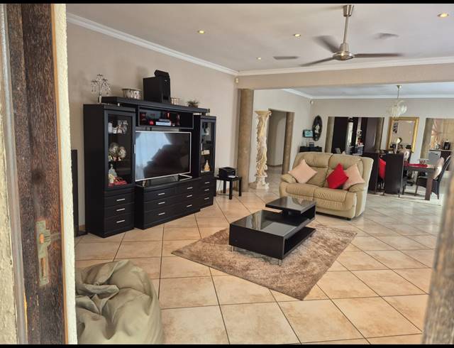 3 BEDROOM HOUSE FOR SALE IN PRIMROSE HILL